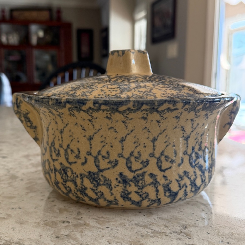 Vintage Robinson Ransbottom Blue Spongeware Crock w/Lid Stoneware Bean Pot. G13